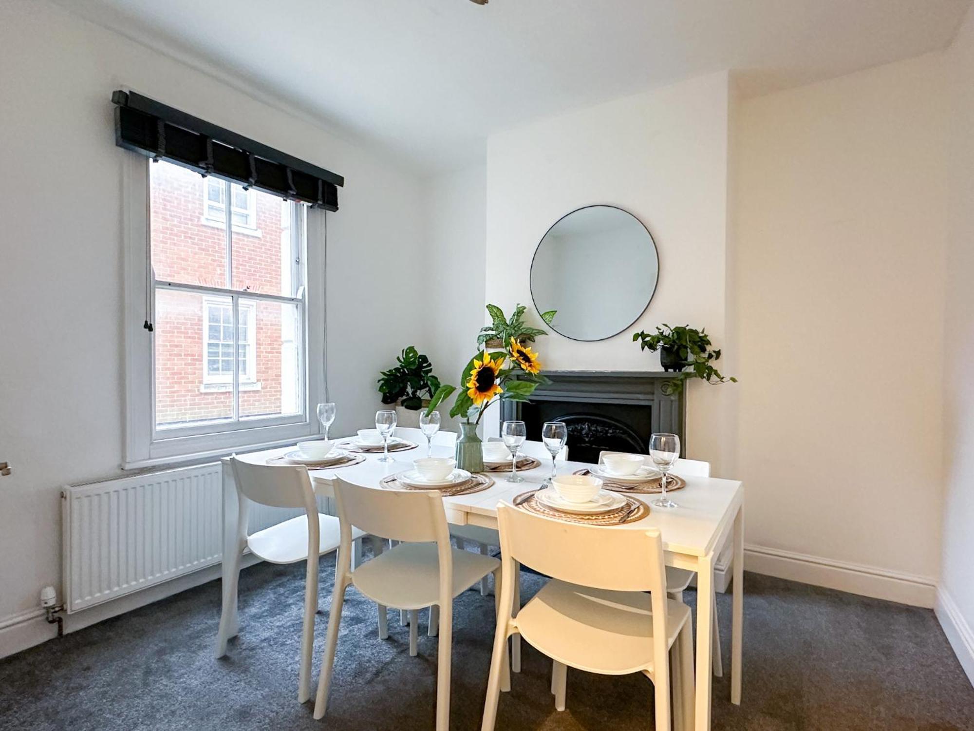 Stylish & Spacious City Centre 3-Bedroom Townhouse - Sleeps 6 Canterbury Exterior photo